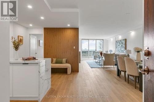 708 - 299 Mill Road, Toronto (Markland Wood), ON - Indoor Photo Showing Dining Room