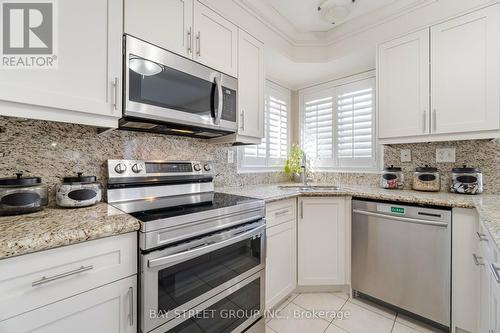 240 Waterbury Street, Caledon (Bolton East), ON - Indoor Photo Showing Kitchen With Upgraded Kitchen