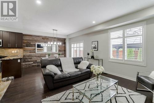 79 Padua Crescent, Hamilton (Stoney Creek), ON - Indoor Photo Showing Living Room