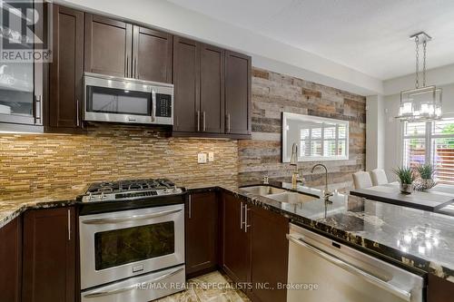 79 Padua Crescent, Hamilton (Stoney Creek), ON - Indoor Photo Showing Kitchen With Double Sink With Upgraded Kitchen