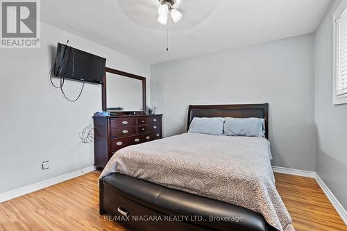 30 Black Knight Road, St. Catharines, ON - Indoor Photo Showing Bedroom