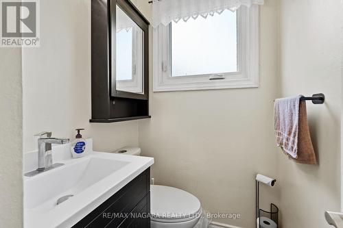 30 Black Knight Road, St. Catharines, ON - Indoor Photo Showing Bathroom