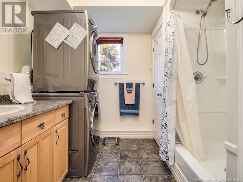 581 Brookside Drive, Fredericton, NB - Indoor Photo Showing Bathroom