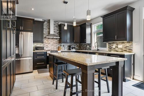 1516 North Wenige Drive, London, ON - Indoor Photo Showing Kitchen With Upgraded Kitchen