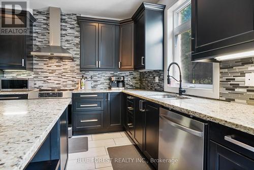 1516 North Wenige Drive, London, ON - Indoor Photo Showing Kitchen With Upgraded Kitchen