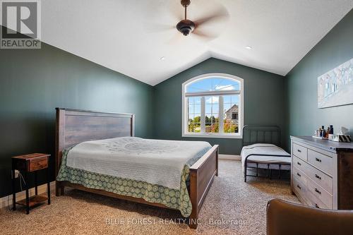 1516 North Wenige Drive, London, ON - Indoor Photo Showing Bedroom