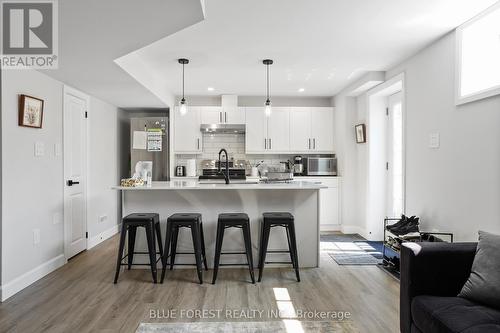 1516 North Wenige Drive, London, ON - Indoor Photo Showing Kitchen With Upgraded Kitchen