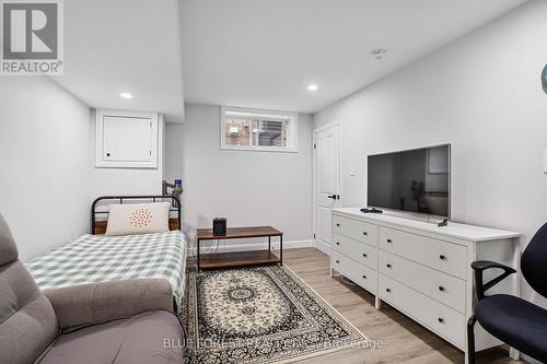 1516 North Wenige Drive, London, ON - Indoor Photo Showing Bedroom