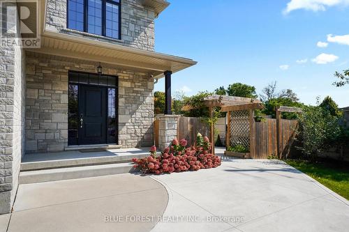 1516 North Wenige Drive, London, ON - Outdoor