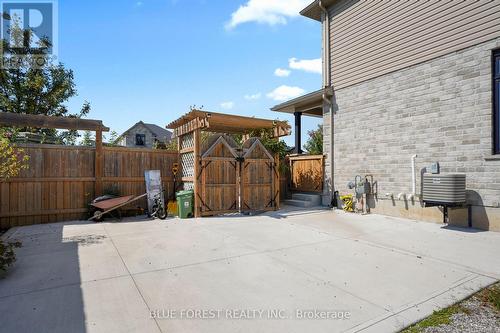 1516 North Wenige Drive, London, ON - Outdoor