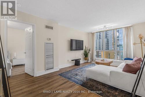 907 - 40 Scollard Street, Toronto (Annex), ON - Indoor Photo Showing Living Room