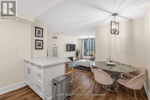 907 - 40 Scollard Street, Toronto, ON - Indoor Photo Showing Dining Room