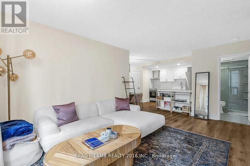 907 - 40 Scollard Street, Toronto (Annex), ON - Indoor Photo Showing Living Room