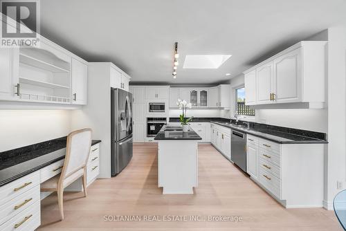 16 Laredo Court, Toronto (Newtonbrook East), ON - Indoor Photo Showing Kitchen