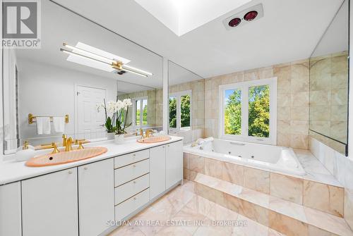 16 Laredo Court, Toronto (Newtonbrook East), ON - Indoor Photo Showing Bathroom