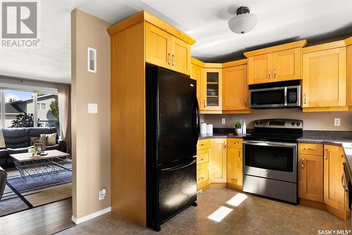 2778 Schweitzer Drive, Regina, SK - Indoor Photo Showing Kitchen