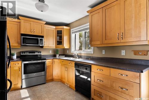 2778 Schweitzer Drive, Regina, SK - Indoor Photo Showing Kitchen