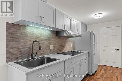 35 Pooles Road, Springwater (Midhurst), ON - Indoor Photo Showing Kitchen With Upgraded Kitchen