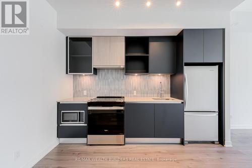 131 - 3020 Trailside Drive, Oakville, ON - Indoor Photo Showing Kitchen