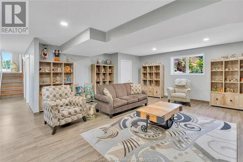 1745 Balfour, Windsor, ON - Indoor Photo Showing Living Room