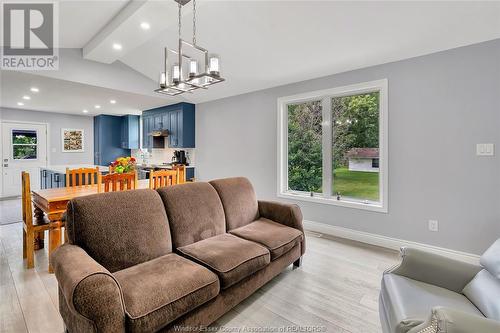 1745 Balfour, Windsor, ON - Indoor Photo Showing Living Room