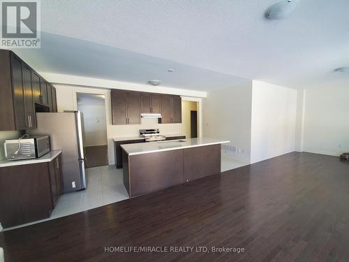 18 Bachelor Street W, Brampton, ON - Indoor Photo Showing Kitchen