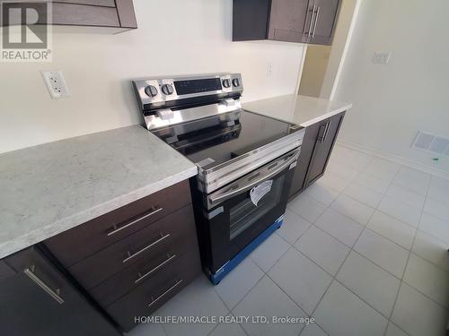 18 Bachelor Street W, Brampton, ON - Indoor Photo Showing Kitchen