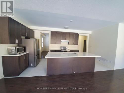 18 Bachelor Street W, Brampton, ON - Indoor Photo Showing Kitchen