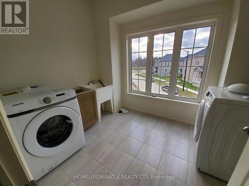 18 Bachelor Street W, Brampton, ON - Indoor Photo Showing Laundry Room