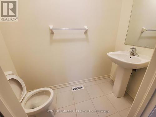 18 Bachelor Street W, Brampton, ON - Indoor Photo Showing Bathroom