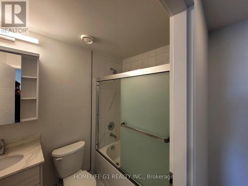 607 - 60 Fredrick Drive, Kitchener, ON - Indoor Photo Showing Bathroom