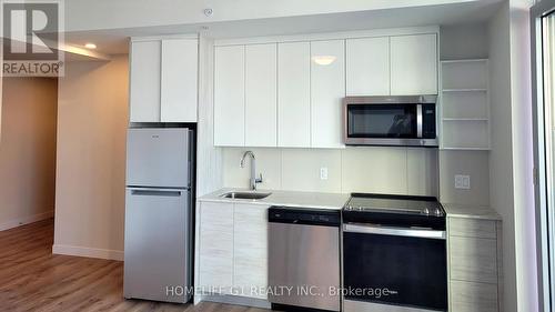 607 - 60 Fredrick Drive, Kitchener, ON - Indoor Photo Showing Kitchen