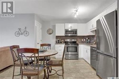 22 5742 Gordon Road, Regina, SK - Indoor Photo Showing Kitchen With Stainless Steel Kitchen