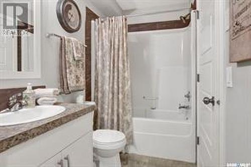 22 5742 Gordon Road, Regina, SK - Indoor Photo Showing Bathroom