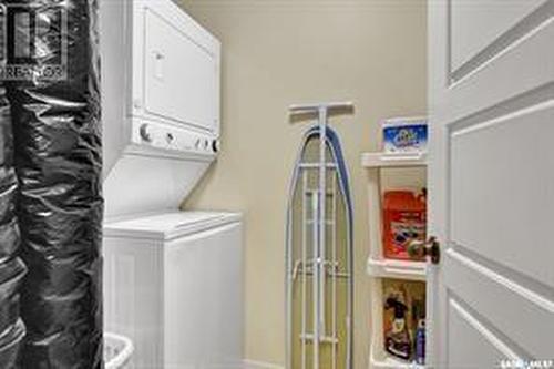 22 5742 Gordon Road, Regina, SK - Indoor Photo Showing Laundry Room