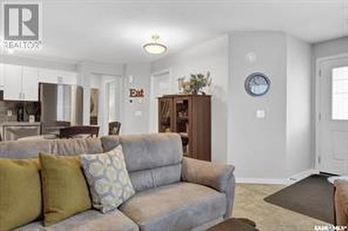 22 5742 Gordon Road, Regina, SK - Indoor Photo Showing Living Room