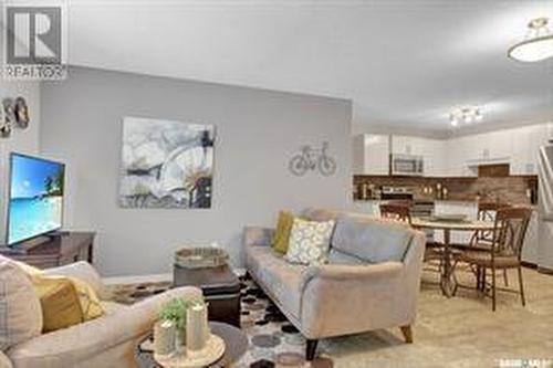 22 5742 Gordon Road, Regina, SK - Indoor Photo Showing Living Room