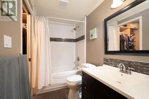 205 1000 Bowron Court, North Vancouver, BC - Indoor Photo Showing Bathroom