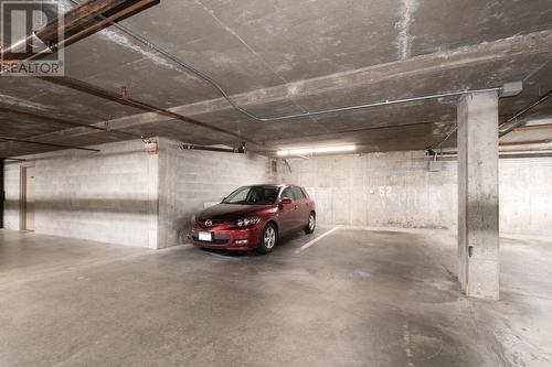 205 1000 Bowron Court, North Vancouver, BC - Indoor Photo Showing Garage