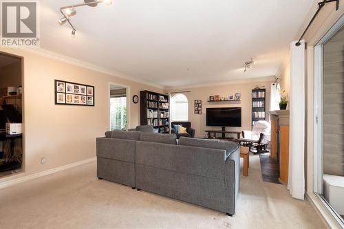 205 1000 Bowron Court, North Vancouver, BC - Indoor Photo Showing Living Room