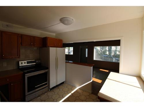 11920 69 St Nw, Edmonton, AB - Indoor Photo Showing Kitchen