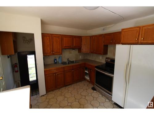 11920 69 St Nw, Edmonton, AB - Indoor Photo Showing Kitchen