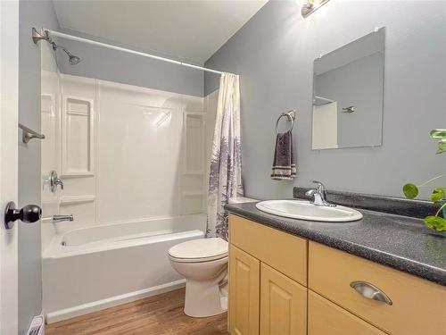 60064 87 Road W, North Cypress Rm, MB - Indoor Photo Showing Bathroom