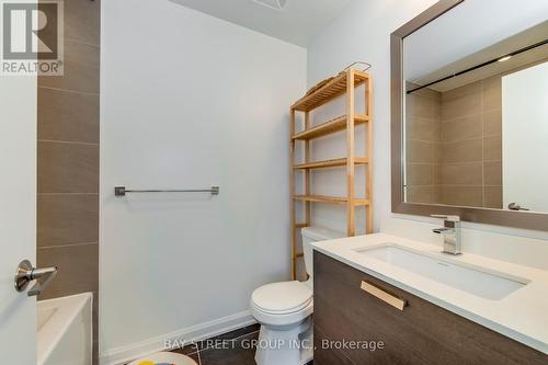 2603 - 9 Bogert Avenue, Toronto, ON - Indoor Photo Showing Bathroom