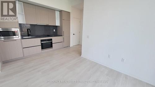 804 - 10 Graphophone Grove, Toronto, ON - Indoor Photo Showing Kitchen