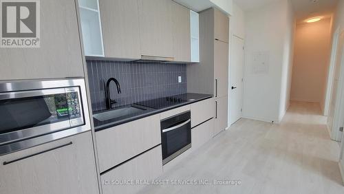 804 - 10 Graphophone Grove, Toronto, ON - Indoor Photo Showing Kitchen