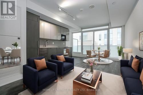 419 - 403 Church Street, Toronto, ON - Indoor Photo Showing Living Room