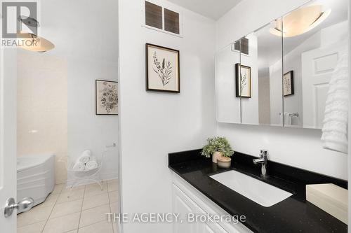 10 Karen Court, Brampton (Fletcher'S West), ON - Indoor Photo Showing Bathroom