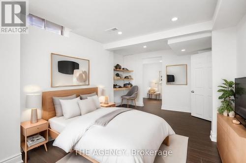 10 Karen Court, Brampton (Fletcher'S West), ON - Indoor Photo Showing Bedroom