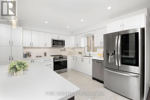 10 Karen Court, Brampton (Fletcher'S West), ON - Indoor Photo Showing Kitchen